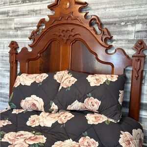 Pottery Barn Black and Cream Comforter with Elegant Floral Design Full Size EC